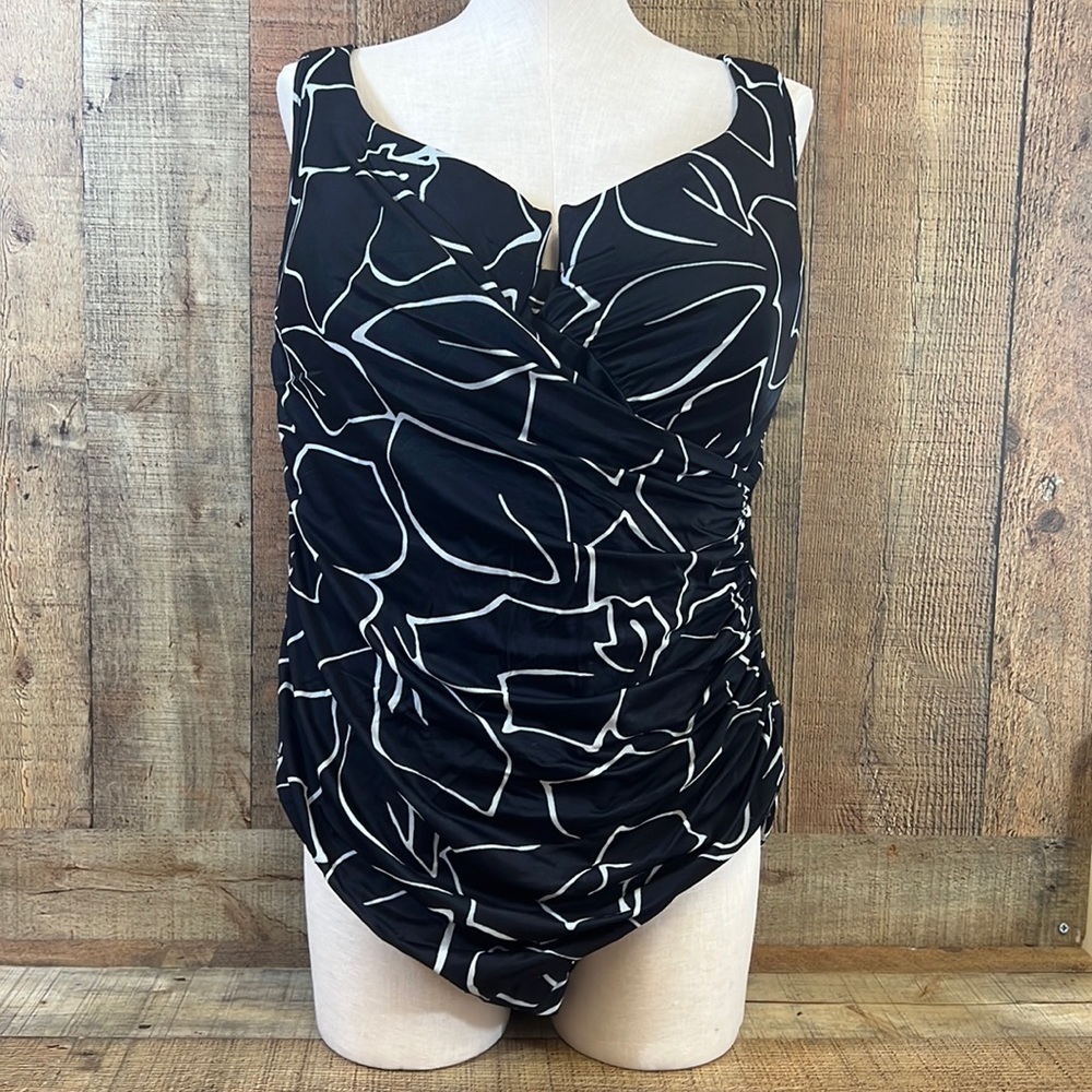 Miraclesuit One Piece Swimsuit Womens 24W Black White Graphic Swirl Bathing Suit